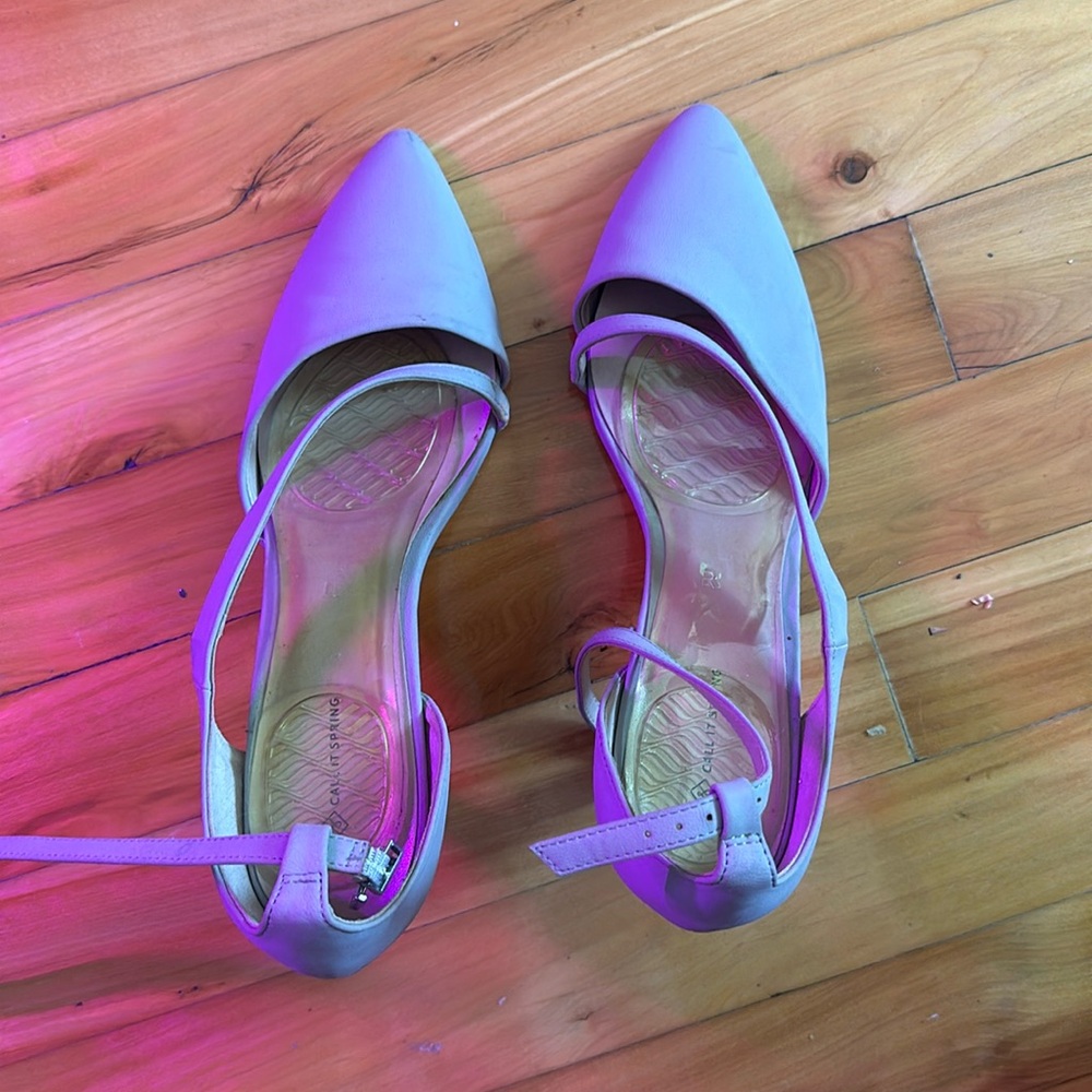 Excellent condition light taupe heels.